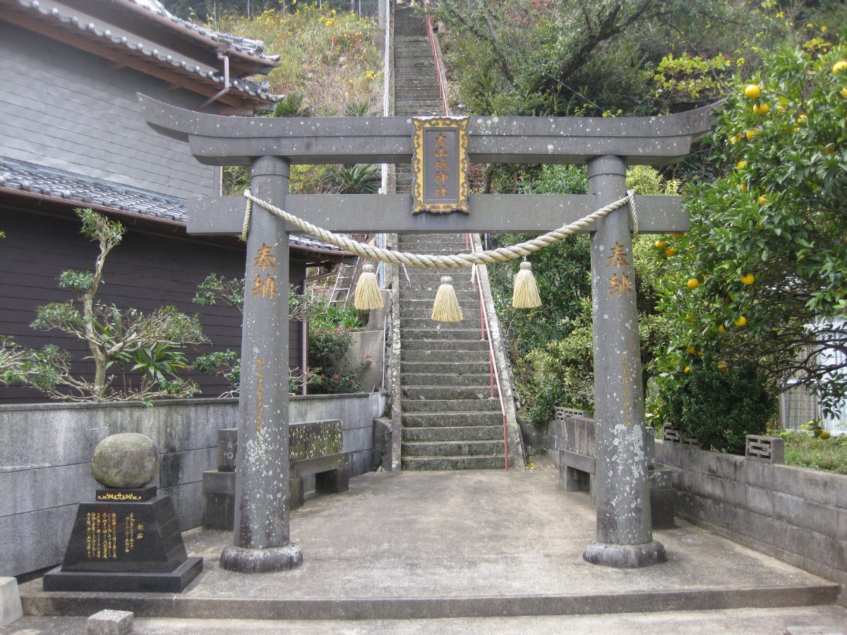 鳥居と石段
