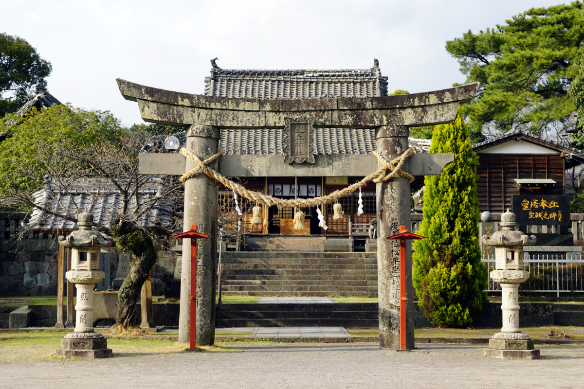 鳥居と拝殿