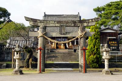 霊丘神社 鳥居と拝殿