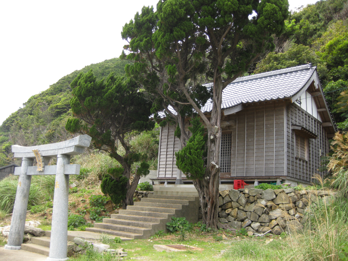 鳥居と拝殿