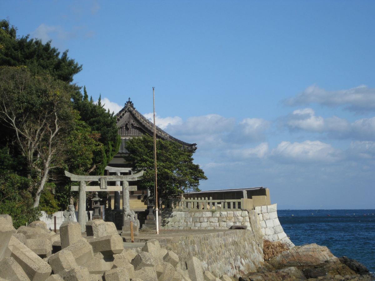 鳥居と拝殿