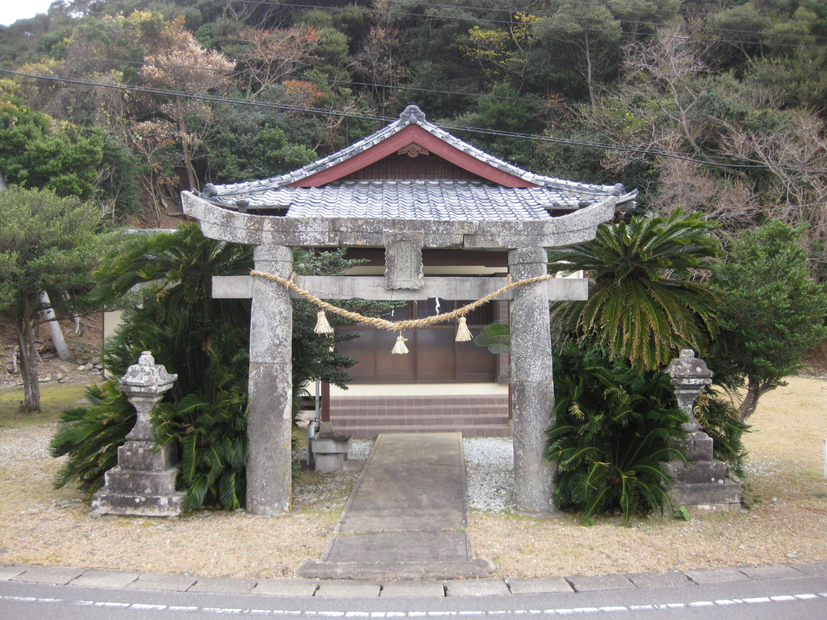 鳥居と社殿