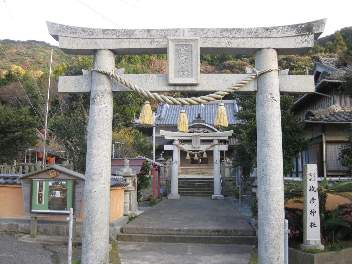 鳥居と社殿