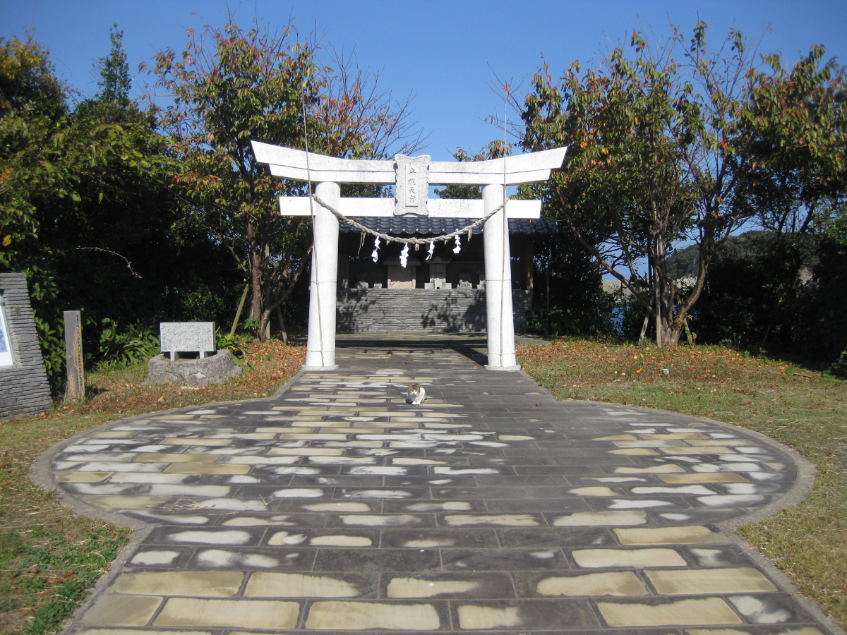 鳥居と社殿