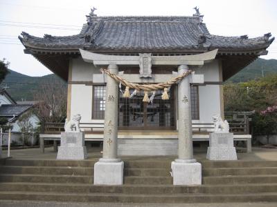 丸尾神社 鳥居と社殿