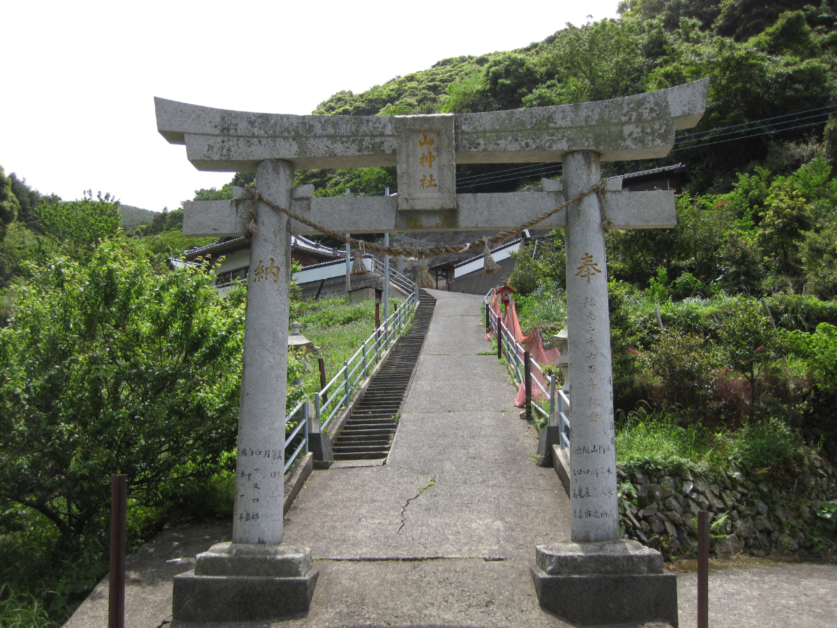 鳥居と参道
