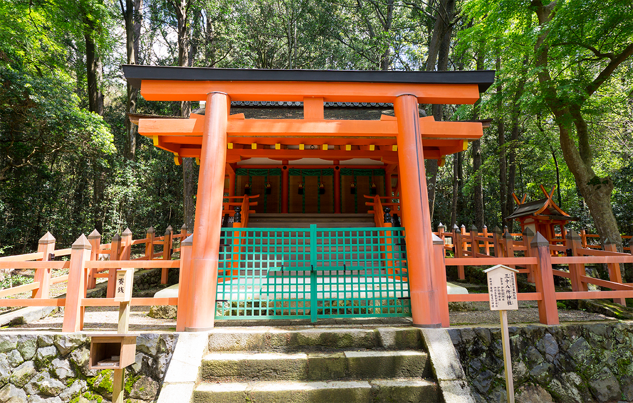 三十八所神社 鳥居と社殿