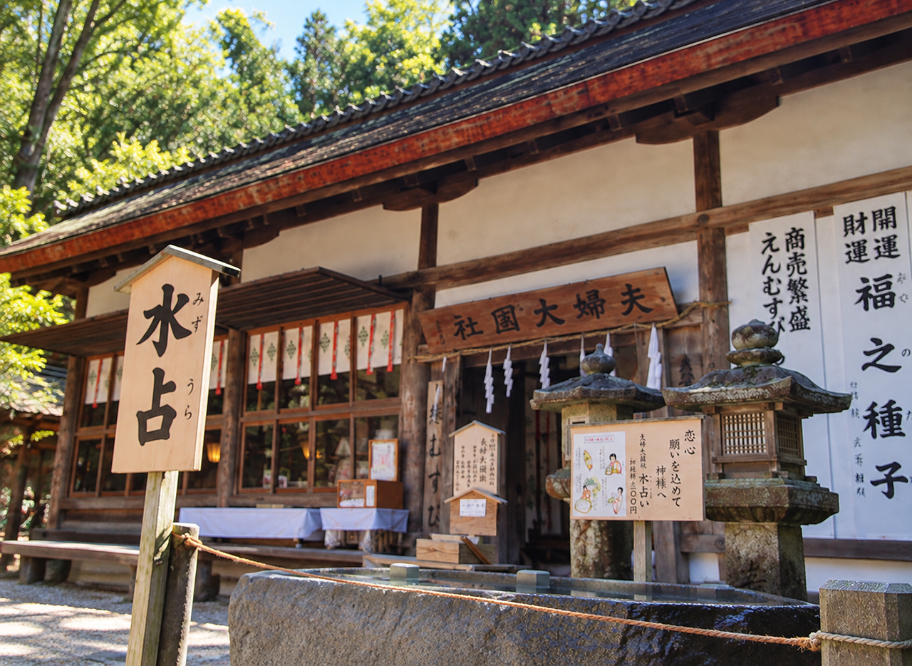 春日大社 手水舎と夫婦大国社