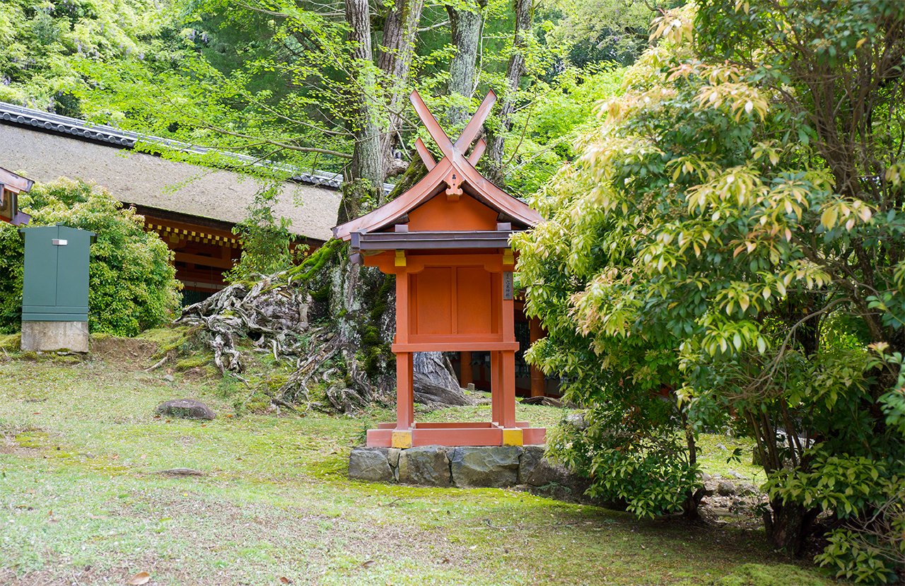 穴栗神社 社殿