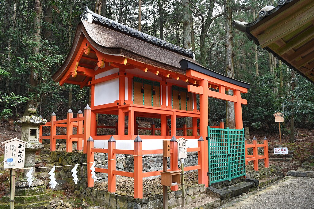 紀伊神社 鳥居と社殿　全体