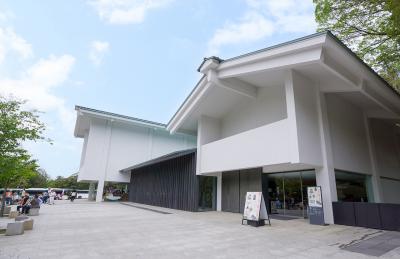 春日大社 国宝殿外観