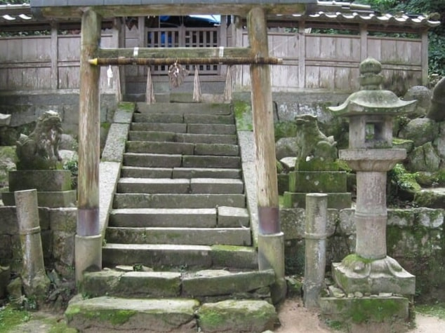 鳥居と社殿