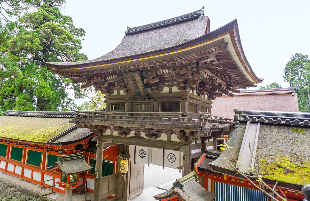 石上神宮 楼門 上から