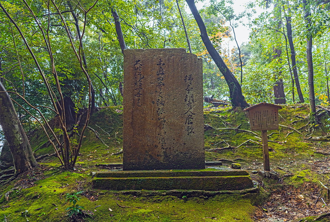 石上神宮 万葉歌碑