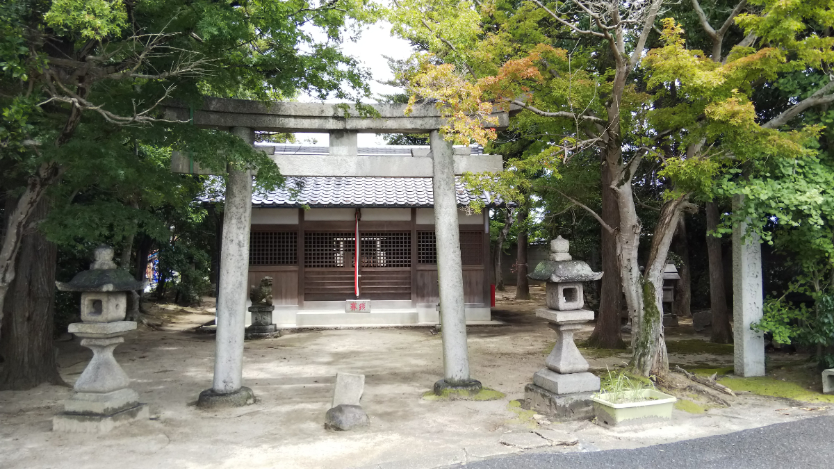 鳥居と拝殿