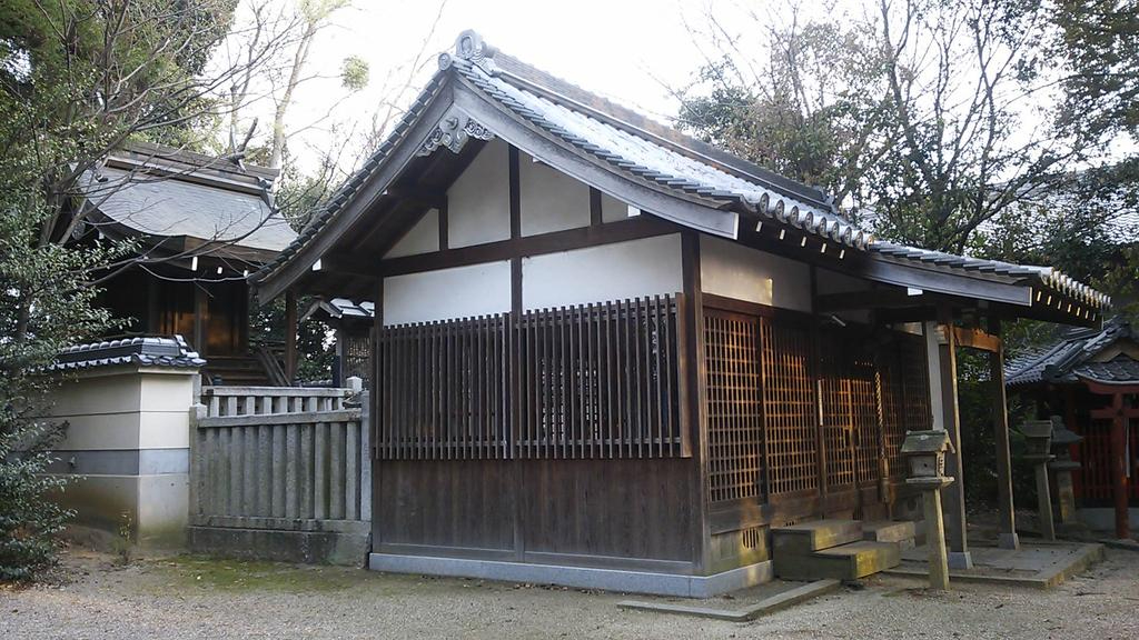 拝殿と本殿