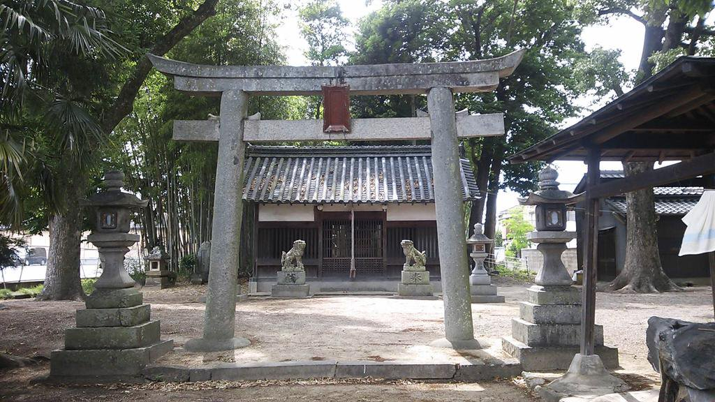 鳥居と拝殿