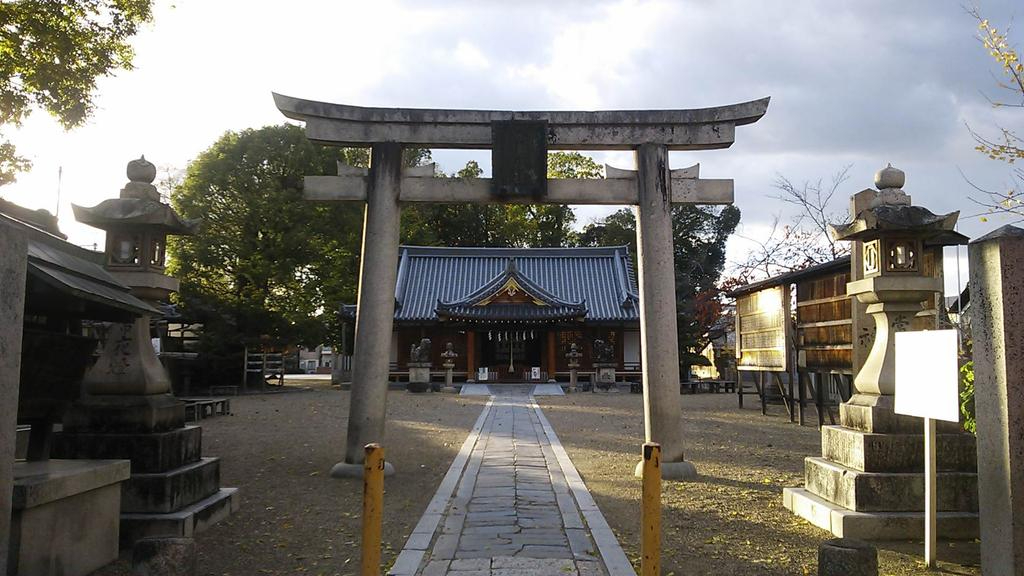 鳥居と拝殿