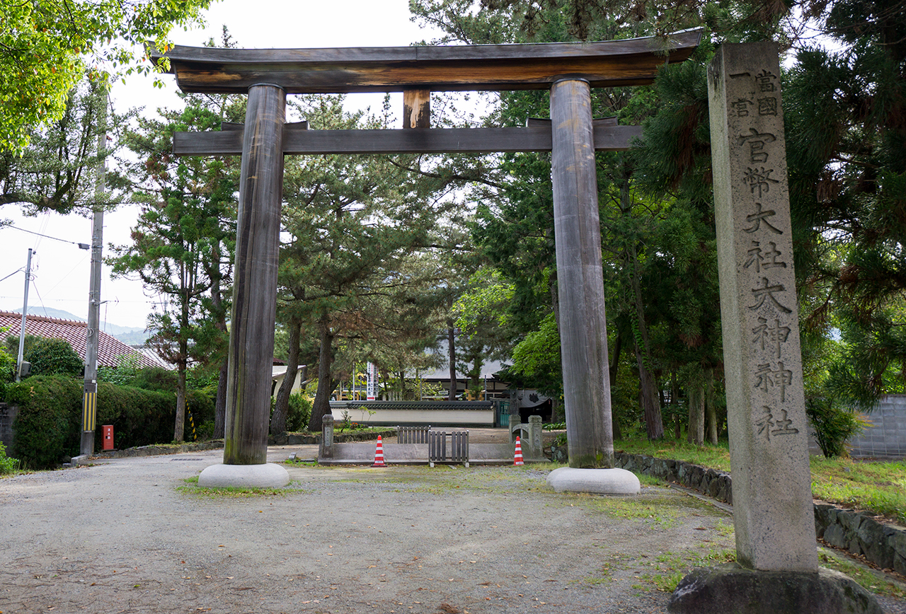 一の鳥居と社号標