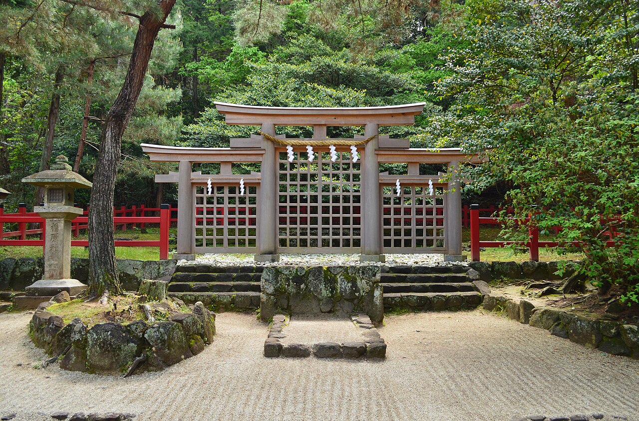檜原神社 鳥居と社殿