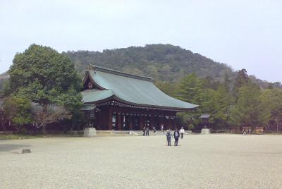 橿原神宮 外拝殿と畝傍山