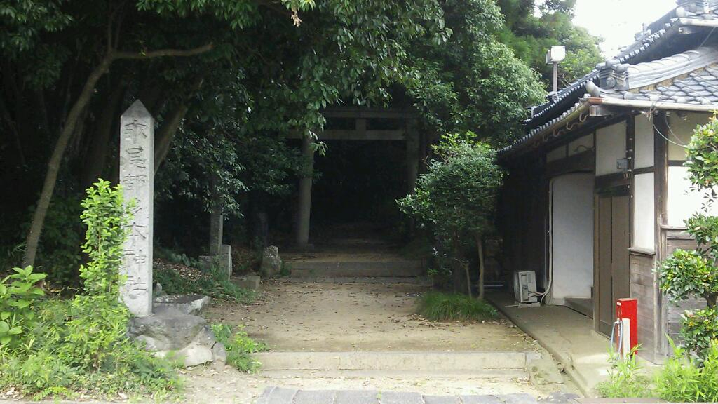 社号標と鳥居