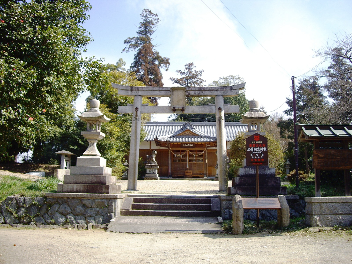 鳥居と拝殿
