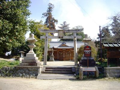 於美阿志神社 鳥居と拝殿