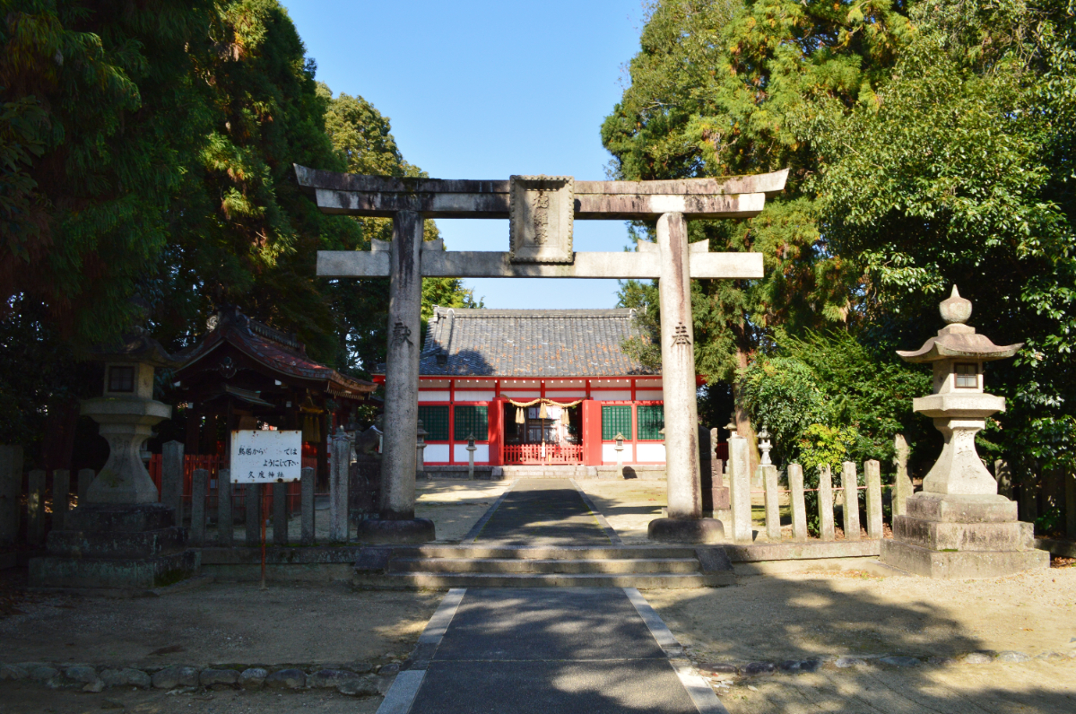 鳥居と拝殿