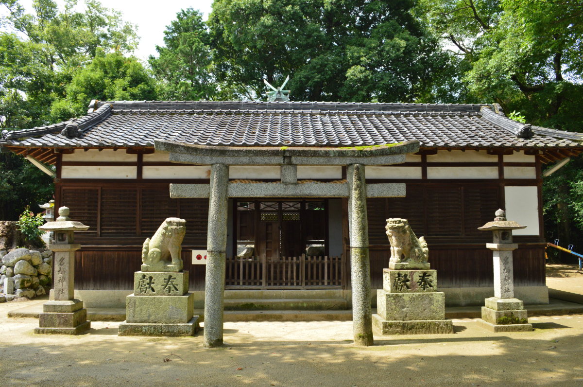鳥居と拝殿