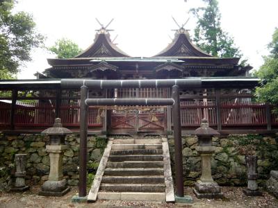 波宝神社 鳥居と社殿