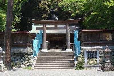 丹生川上神社下社 鳥居と拝殿