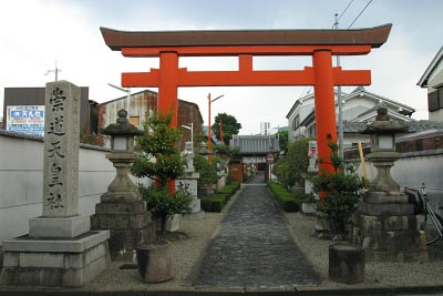 鳥居と参道