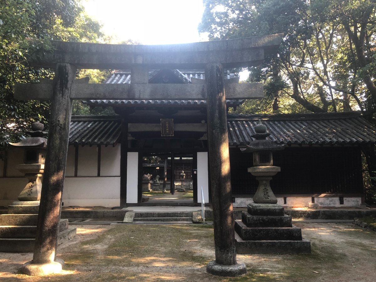 鳥居と神門