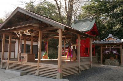 あやめ池神社 拝殿と本殿