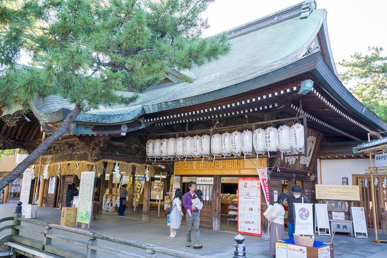 拝殿 斜め