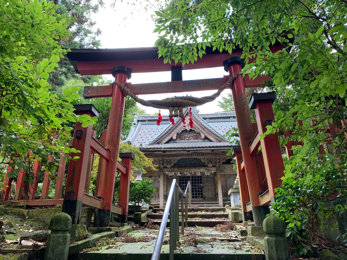 鳥居と拝殿