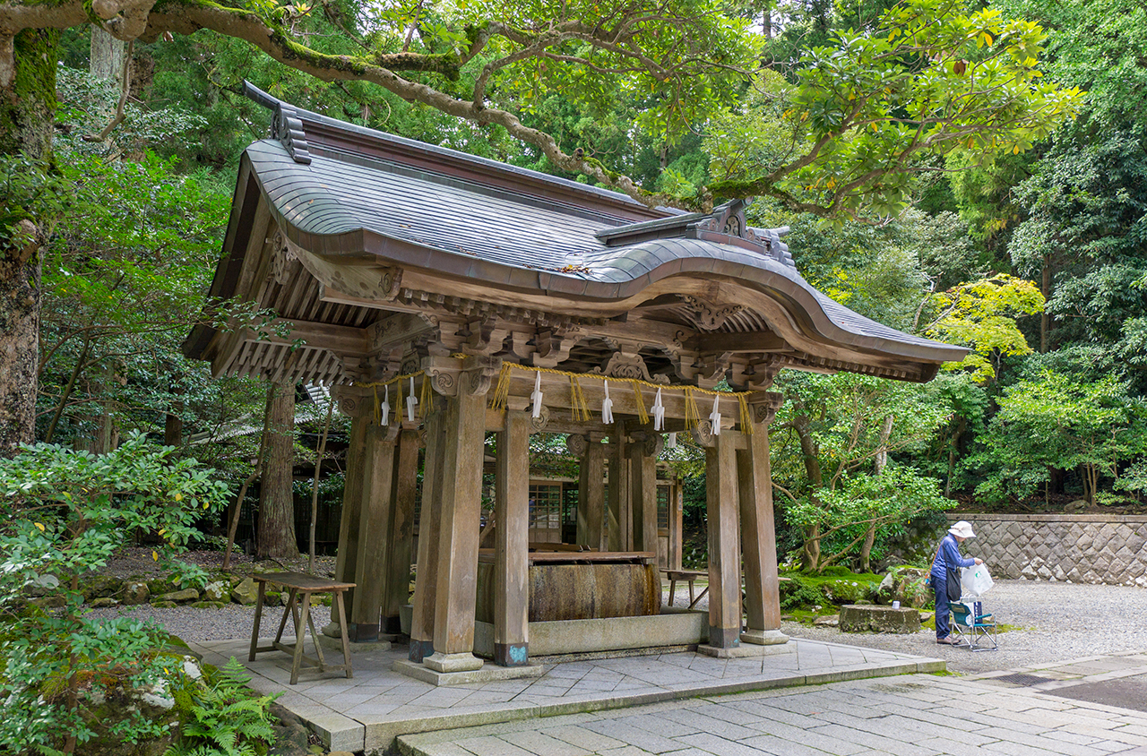 弥彦神社 手水舎
