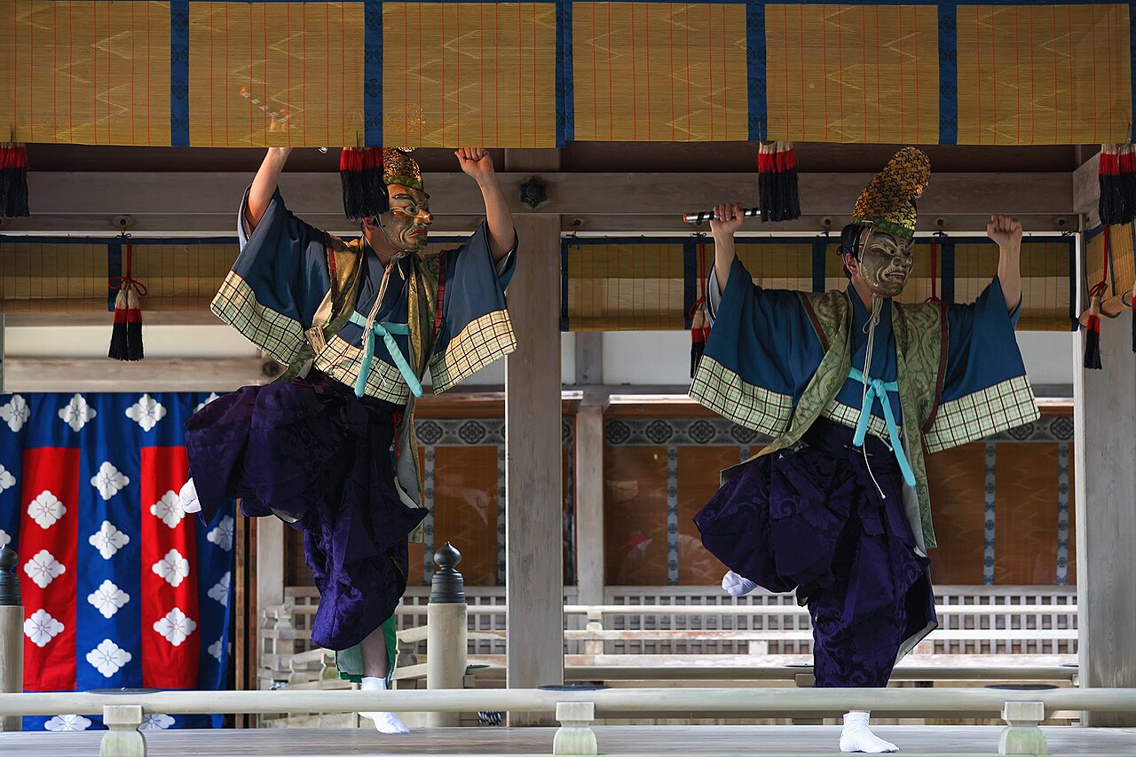 弥彦神社 舞楽「大々神楽」の「大納蘇利」