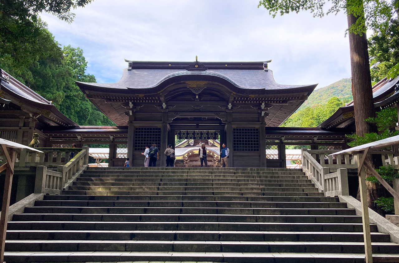 弥彦神社 随神門