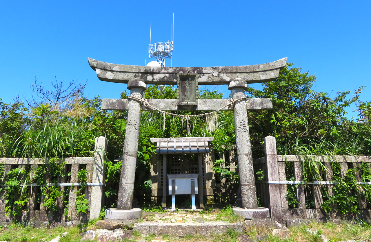 弥彦神社 御神廟