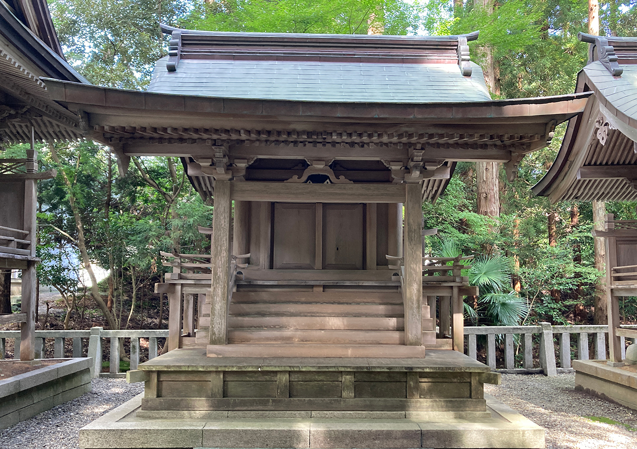 弥彦神社 草薙神社 社殿
