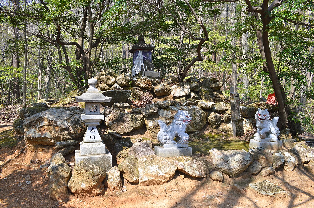 弥彦神社 草薙神廟