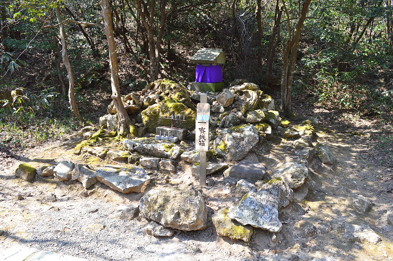 弥彦神社 勝神廟