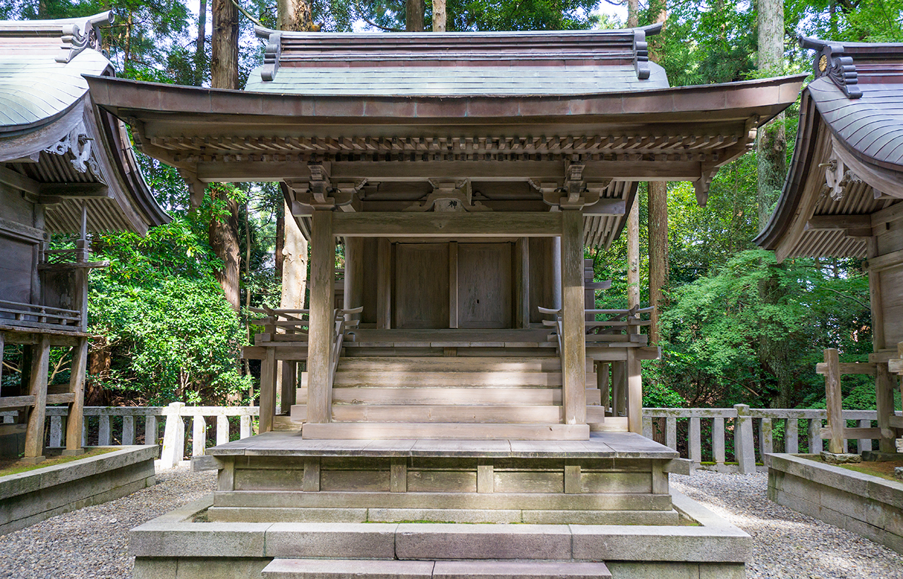 弥彦神社 乙子神社 社殿