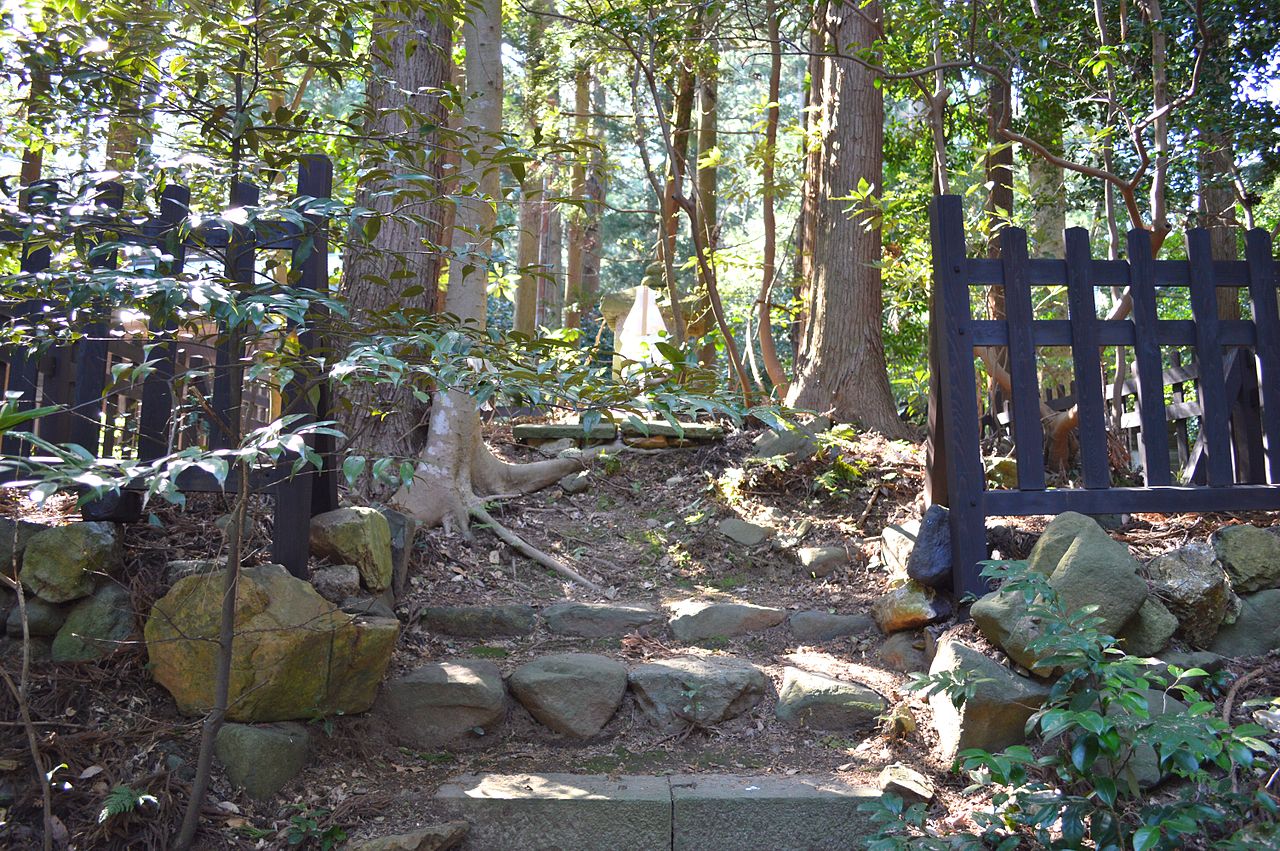 弥彦神社乙子神廟