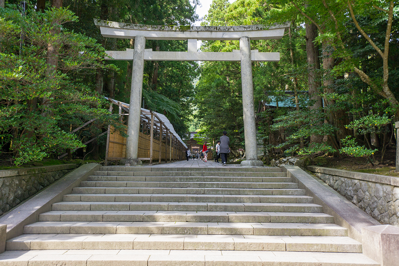 弥彦神社 二の鳥居