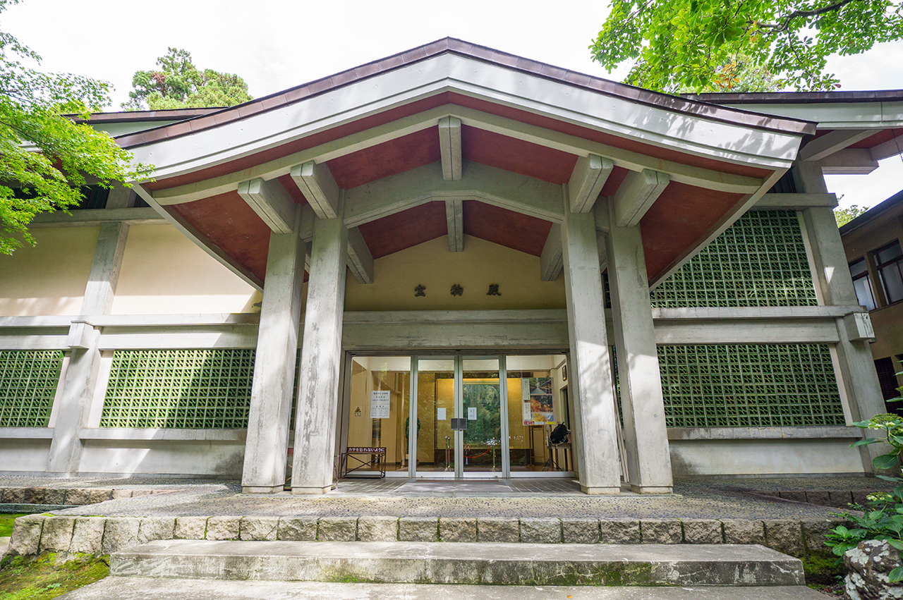 弥彦神社 宝物殿