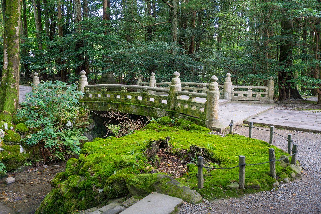 弥彦神社 石橋
