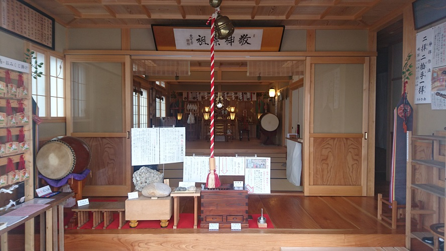 拝殿内部